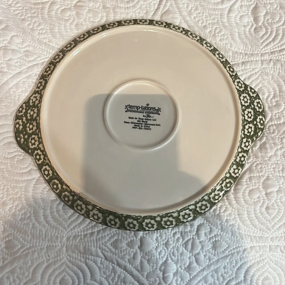 Temptations Old World 2 quart dish with‎ box